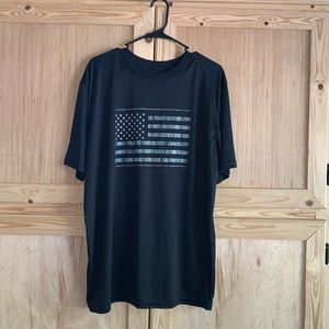 Mossy Oak black “camouflage flag” graphic shirt size XL